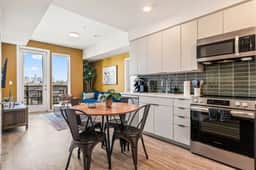 Bright & Modern 2BD Home in K-Town + Gym & Hot-Tub - Image 3