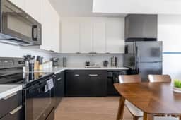 Chic Apartment | Walk to Little Tokyo | Gym+Views - Image 3