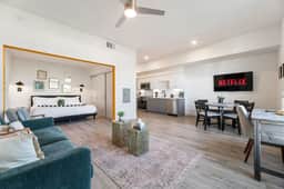 Chic Home | DTLA Skyline Views + Parking - Image 2