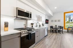 Chic Home | DTLA Skyline Views + Parking - Image 3