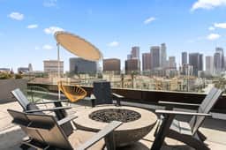 Chic Home | DTLA Skyline Views + Parking - Image 5