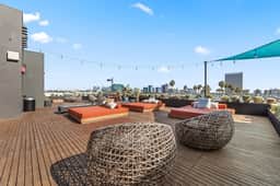 Chic K-Town 2BD Hideaway - Parking, Gym & Rooftop - Image 3