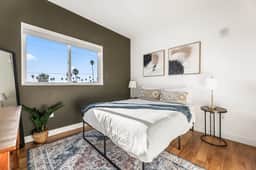 Chic K-Town 2BD Hideaway - Parking, Gym & Views - Image 3