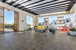 Chic Studio w/Stunning DTLA Views-Walk to Metro - Image 4