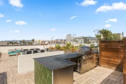 K-Town 2BD +Loft Light-Filled Home + Parking & Gym - Image 5