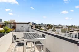 K-Town Lux Living - 2 BD Home W/Parking Amenities - Image 3