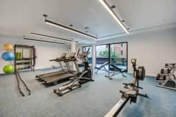 Light Filled 1BD-1BTH in Little Tokyo W/DTLA Views - Image 5