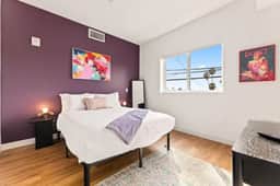 Light Filled 2BD 2BTH in K-town - EV Parking + Gym - Image 4