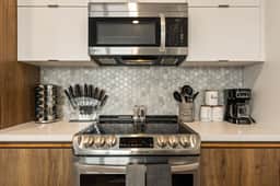 Light-Filled 2BD in K-Town | Parking, Gym & Pool - Image 3