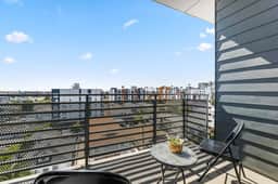 Light-Filled 2BD K-Town Apt w/ Parking & Views - Image 4