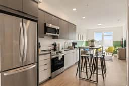 Light-Filled 2BD Suite in K-Town | Parking & Gym - Image 2