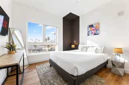 Light-filled K-Town Home- Parking + Gym- Near HWD - Image 3