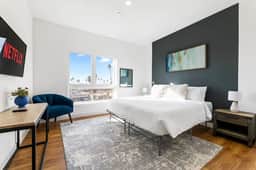 Light-filled K-Town Home- Parking + Gym- Near HWD - Image 5