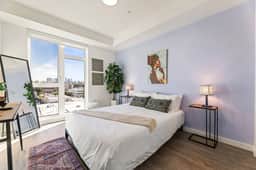Light-Filled Modern 2BD in K-Town + Hot-tub & Gym - Image 4