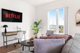 Spacious 1-BD with Stunning City Views in DTLA - Image 3