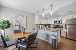 Stylish 2BD Townhouse | 1Mi to South Coast Plaza - Image 2