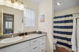Stylish Getaway | Mins to Irvine | 1Mi to SCP - Image 5