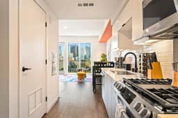 The Skyline Studio: Modern Getaway w/ DTLA  Views - Image 4