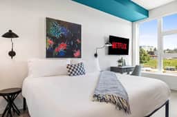 The Skyline Suite-Sleek Studio Near Dodger Stadium - Image 2