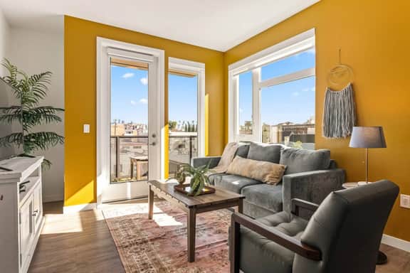 Bright & Chic 2BD K-Town Haven | Hot tub + Gym - Image 4