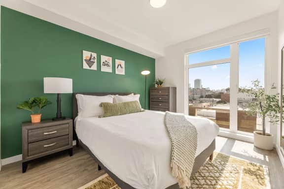 Chic & Bright Home | Free Parking | Hot tub + Gym - Image 4