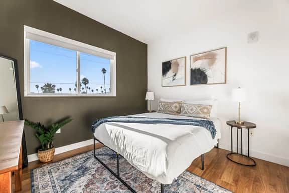 Chic K-Town 2BD Hideaway - Parking, Gym & Views - Image 3