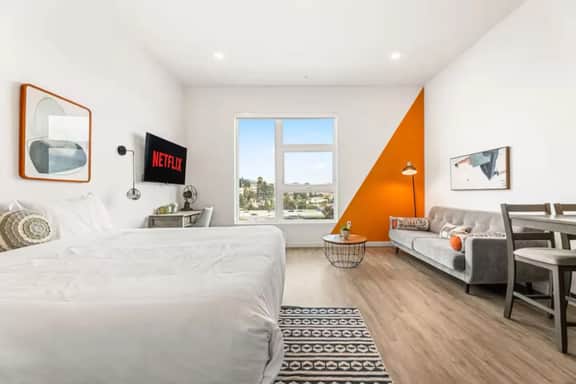 Chic Studio - Walk to DTLA W/Skyline Views-Gym+W/D - Image 4