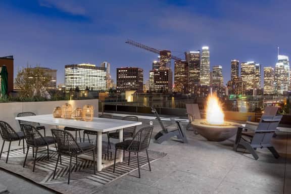 Chic Studio - Walk to DTLA W/Skyline Views-Gym+W/D - Image 3