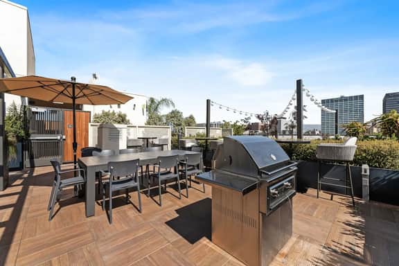 K-Town 1BD Gem | Views + Spa + Parking & Gym - Image 3