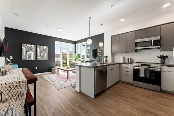 K-Town 2BD Modern Escape | Hot tub, Gym & Parking - Image 2