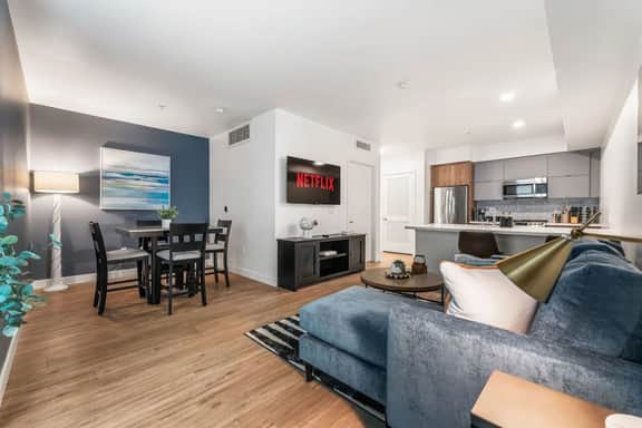 K-Town Lux Living - 2 BD Home W/Parking Amenities - Image 4