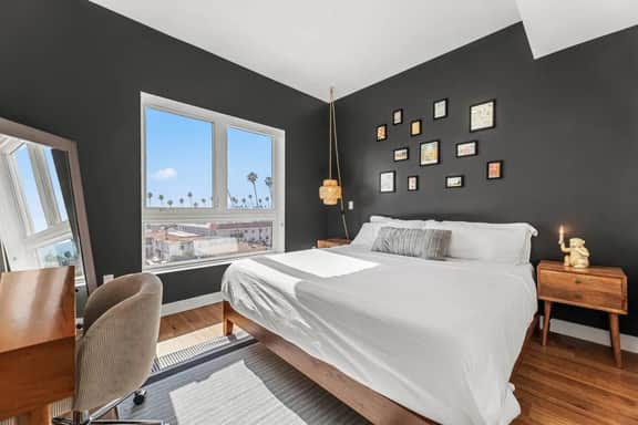 Light Filled 1BD W/ Views + Parking, Gym & Rooftop - Image 2