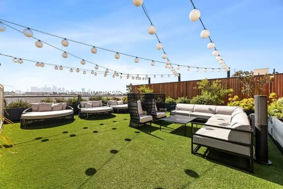 Light-Filled 2BD Suite in K-Town | Parking & Gym - Image 5