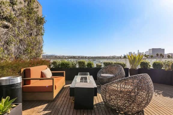 Light-Filled Home in K-Town | Parking, Gym & Views - Image 2