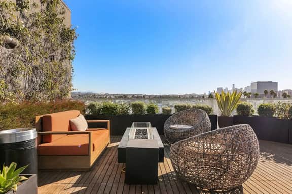 Modern 2BD Home in K-Town w/Parking, Gym & Balcony - Image 4