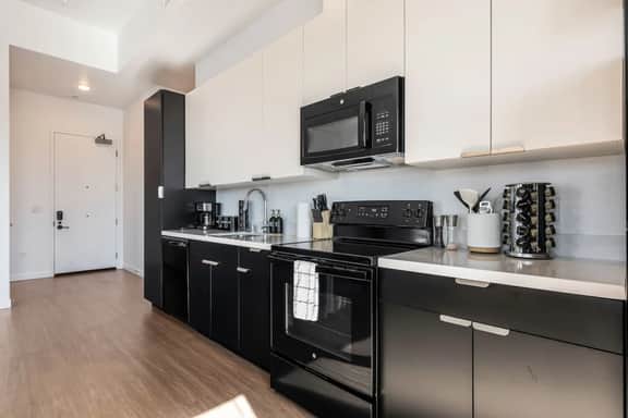 Modern Gem in Little Tokyo-Free Parking-DTLA Views - Image 4