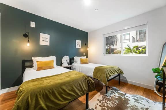 Modern Home in K Town-Mins to DTLA & Hollywood - Image 3