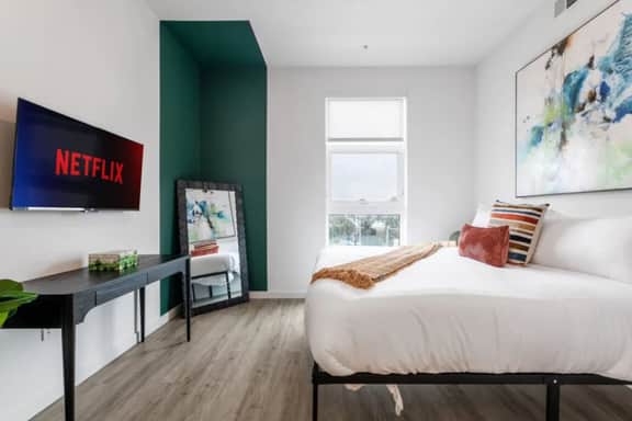 SkyLoft Oasis Stunning DTLA Views & Modern Comfort - Image 4