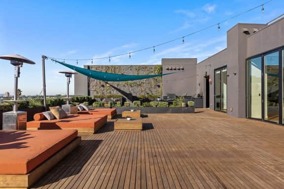Spacious Home in K-Town | Mins to DTLA & Hollywood - Image 4
