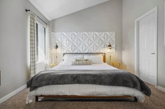 Stylish 2BD Townhouse | 1Mi to South Coast Plaza - Image 4