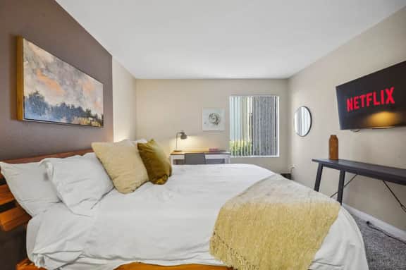 Stylish Getaway | Mins to Irvine | 1Mi to SCP - Image 2
