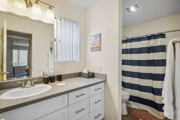 Stylish Getaway | Mins to Irvine | 1Mi to SCP - Image 5