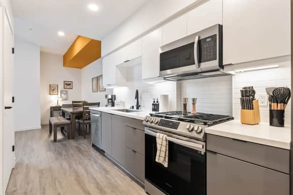 The Haven 1BD Suite - Free Parking W/ DTLA Views - Image 4