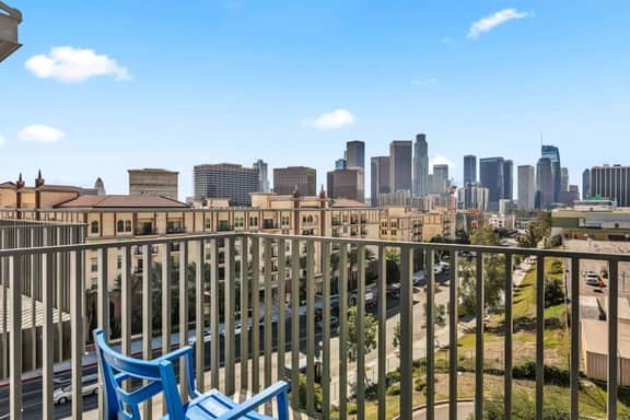 The Skyloft | DTLA Sunset Views | Parking + EV - Image 4