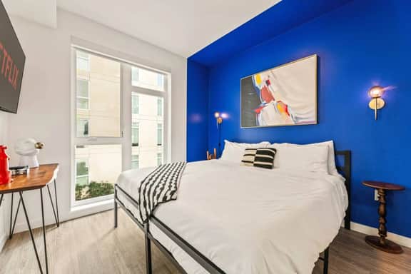 Vibrant Koreatown 2BD Hideaway | Hot tub+Parking - Image 3