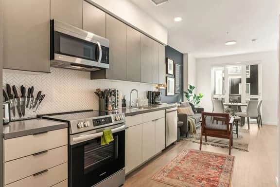 Vibrant Koreatown 2BD Hideaway | Hot tub+Parking - Image 4