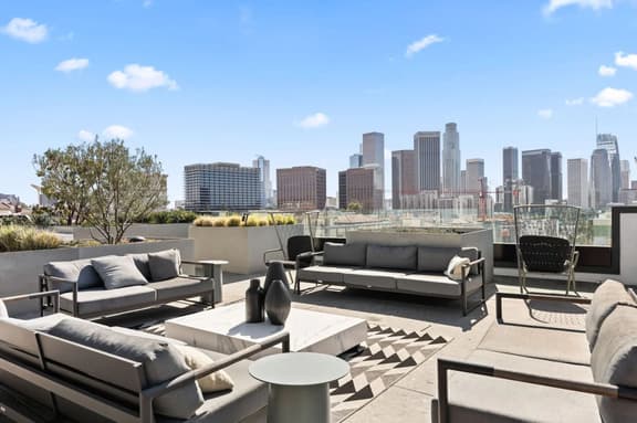 Chic Home | DTLA Skyline Views + Parking - Image 1