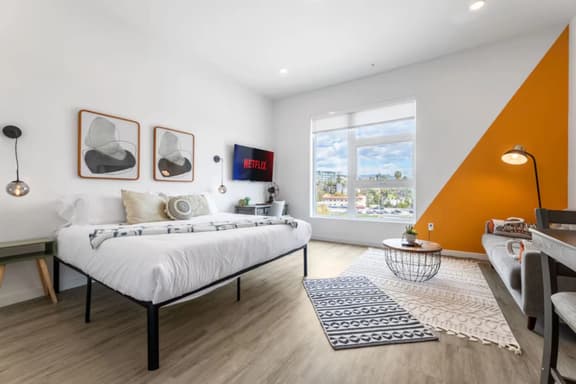 Chic Studio - Walk to DTLA W/Skyline Views-Gym+W/D - Image 1
