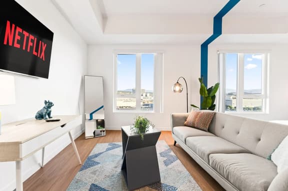 Chic Studio w/Stunning DTLA Views-Walk to Metro - Image 1