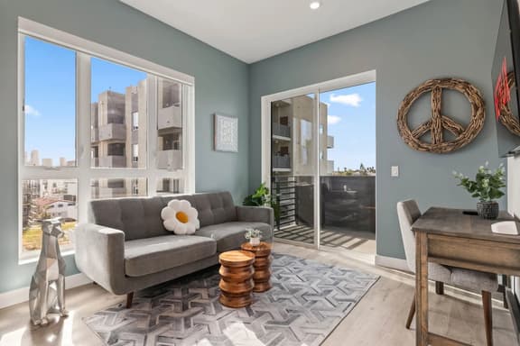Designer 1BD King Suite in K-Town + Gated Parking - Image 1